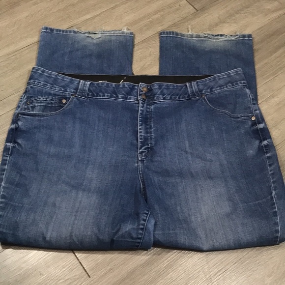 Lane Bryant Medium Wash “Straight Leg” 5pkt style Jeans size 26 - Picture 6 of 9